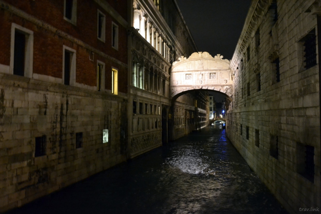 мост вздохов в Венеции