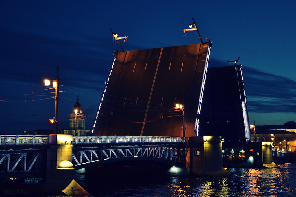 дворцовый мост в Санкт-Петербурге ночью фото