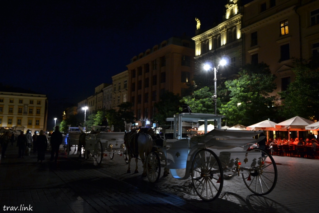 кареты в центре Кракова фото