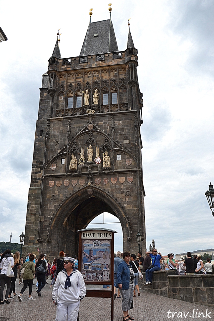 Башня Карлового моста в Праге фото