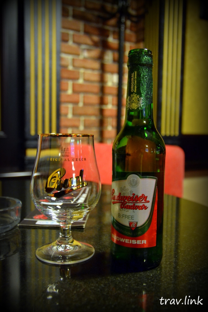 Безакогольное пиво Будвайзер в Чехии фото