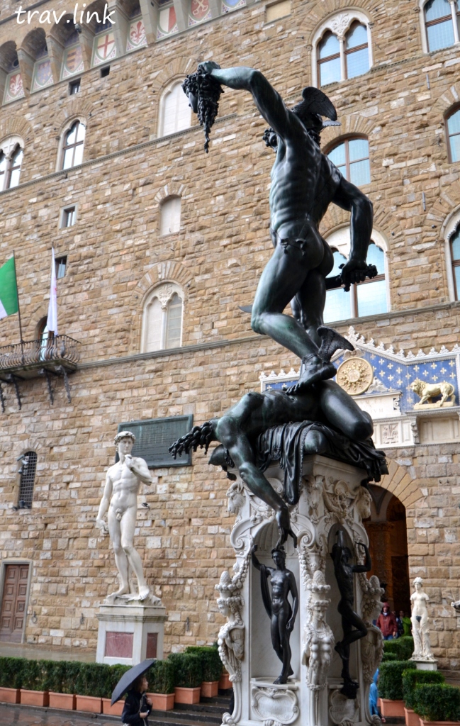 Персей с головой Медузы Горгоны, скульптура во Флоренции