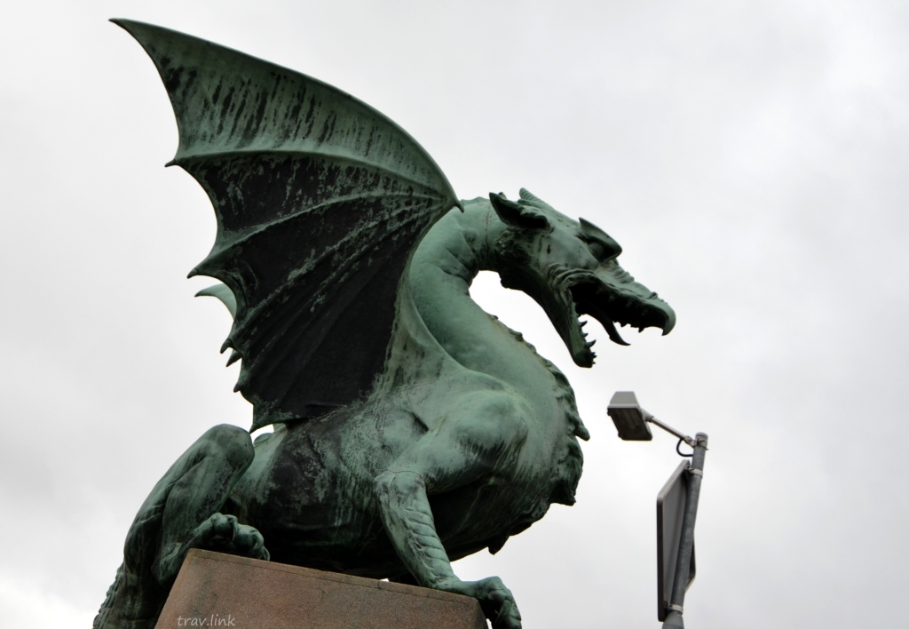 дракон на берегу Любляницы в Любляне Словения фото