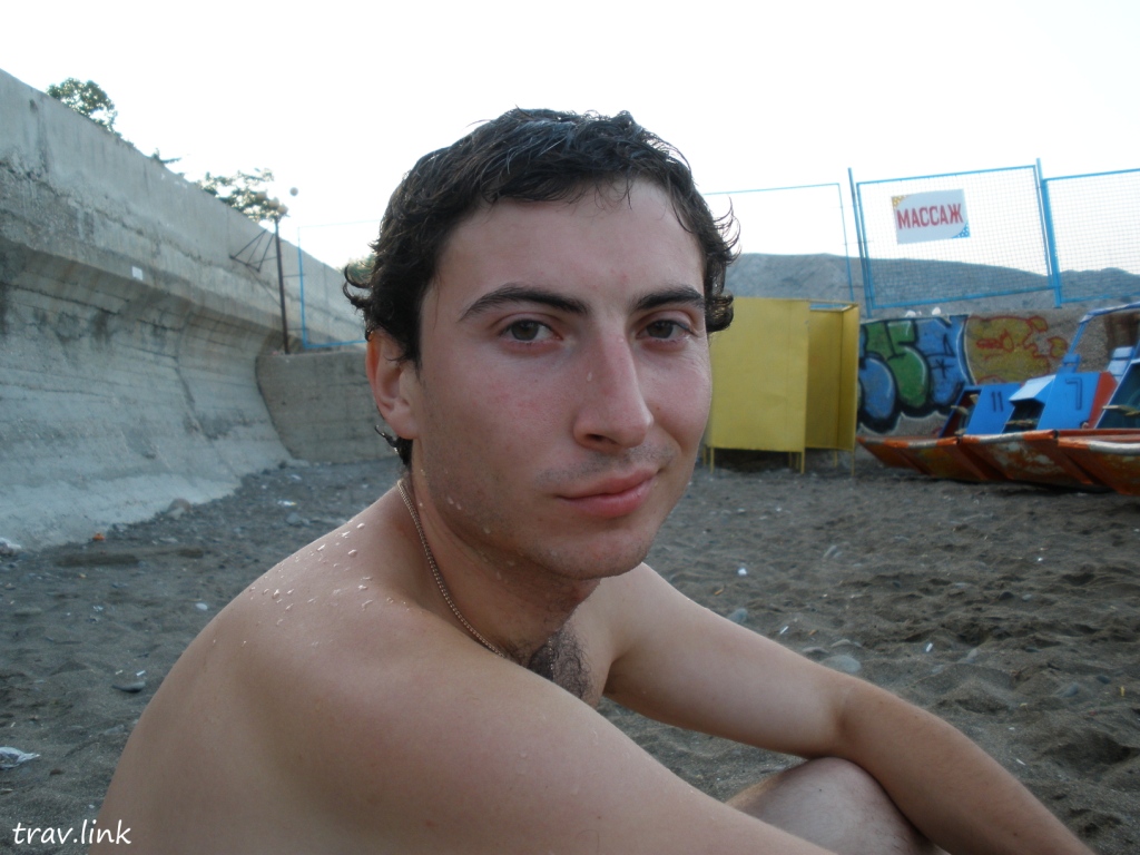 Русфет Кадыров на пляже в Судаке