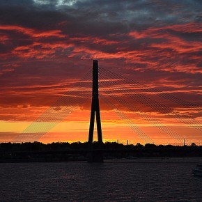 Вантовый мост в Риге фото