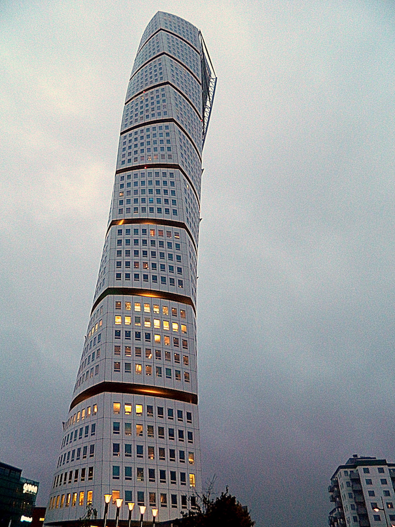небоскреб turning torso Швеция фото