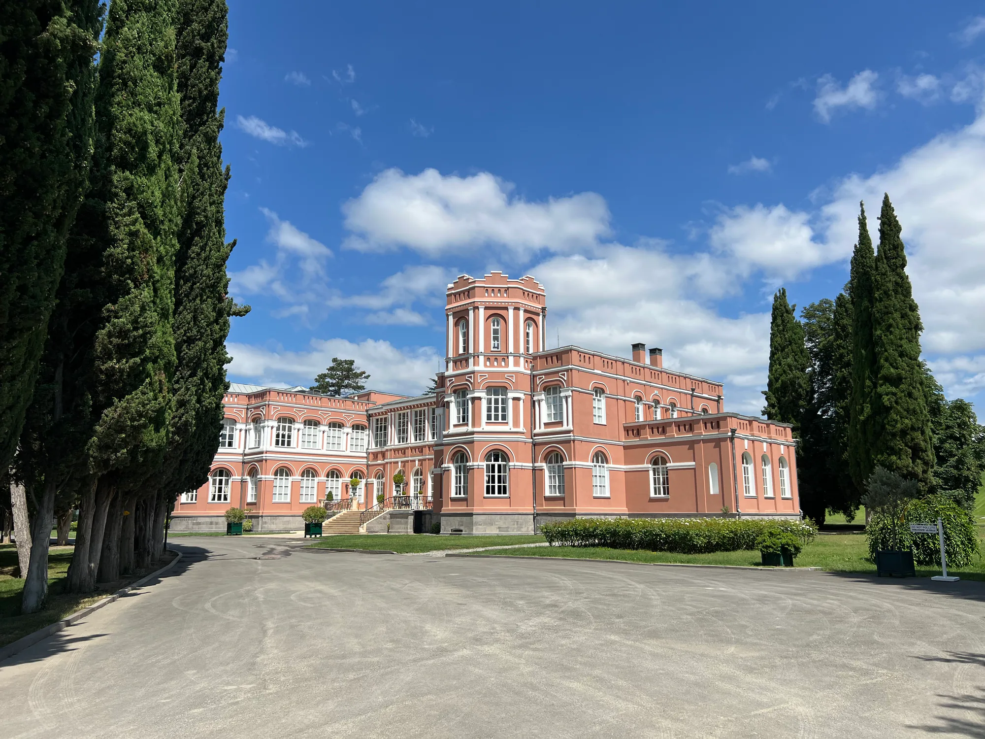Дворец Chateau Mukhrani